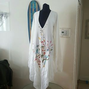 NWT White tunic dress with engraving in front